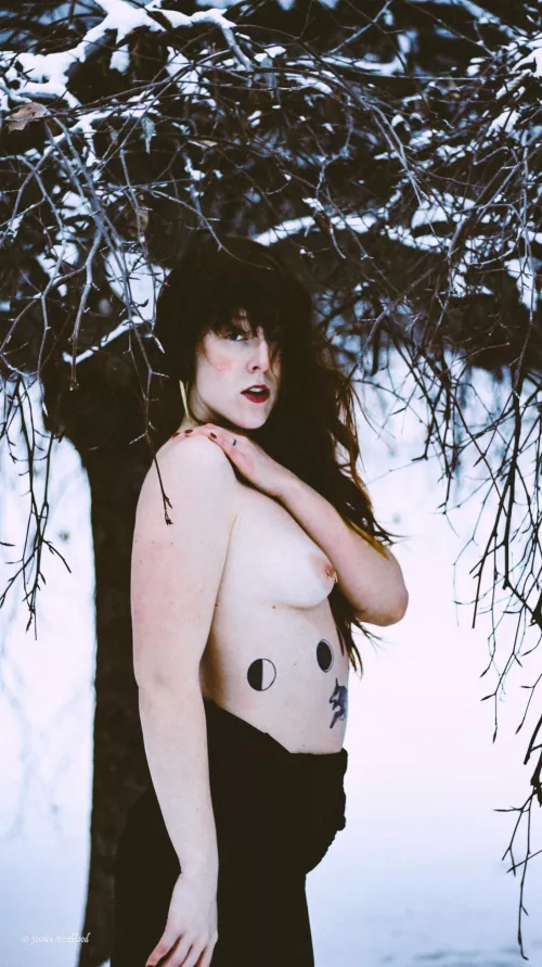 PNW hippie babes don’t get cold! ❄️🌲💦