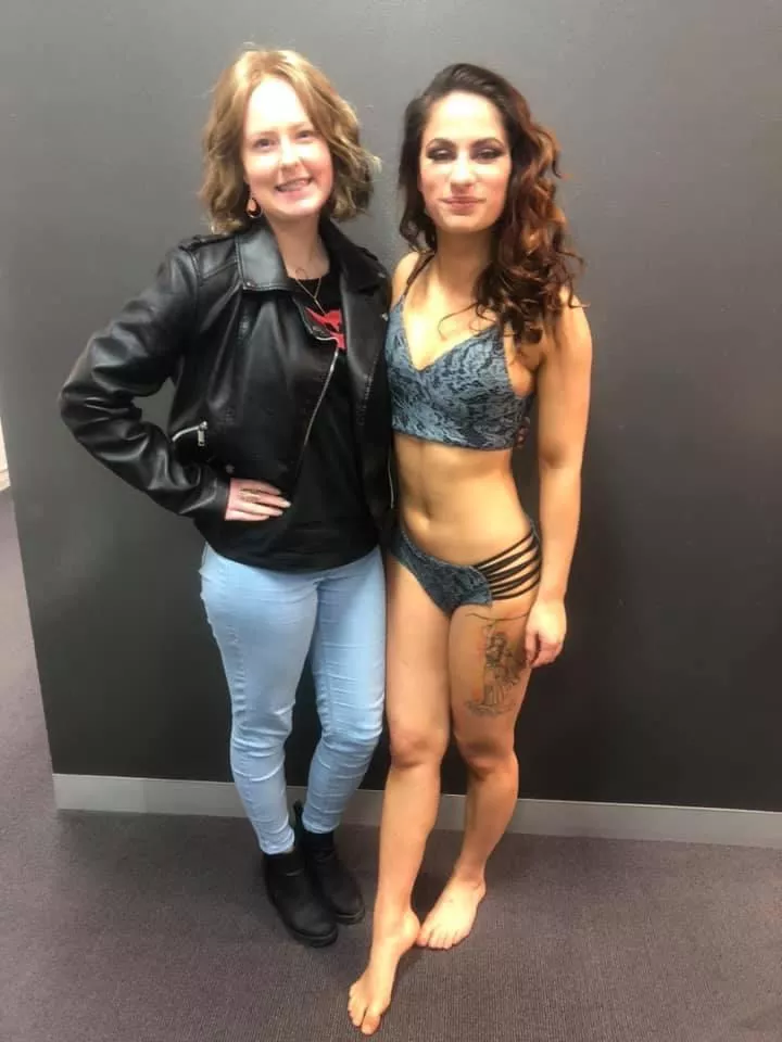 Pole dancing daughter or her curvy mama?