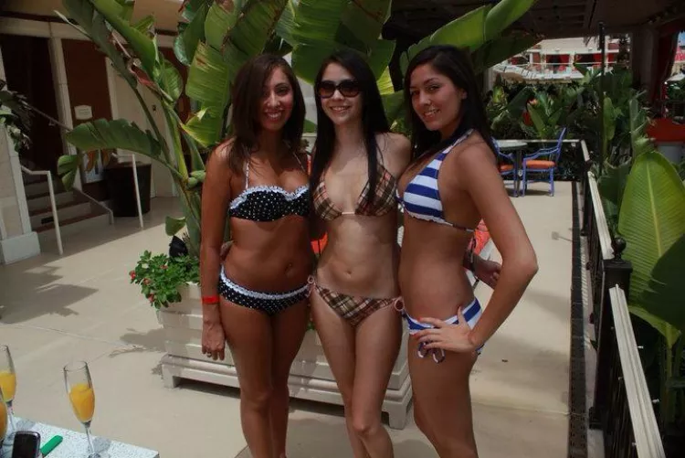 Poolside FMK Poolside FMK