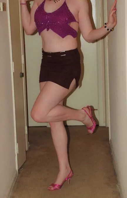 Posing for him right before sex while his wife was out shopping 😮
