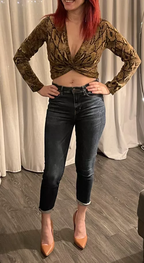 Posing in front of my bull. He loves my wedding ring 😈