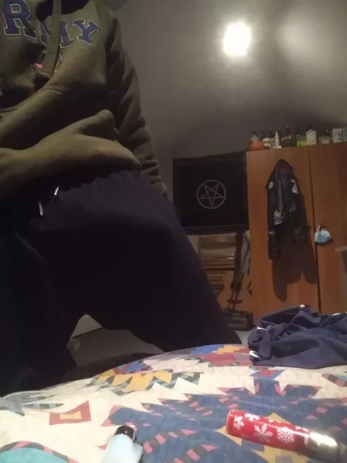 Post gym bulge 💪🏻 This is the reason I don't wear shorts to work out in 🍆