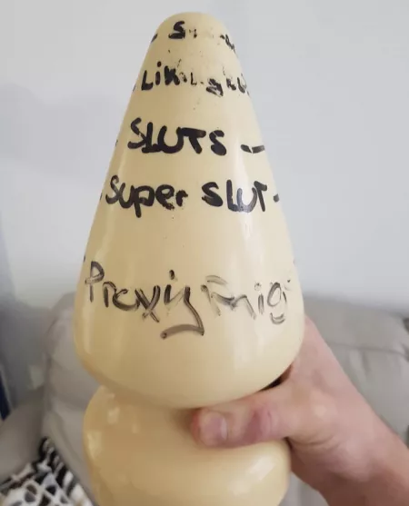 Posted on Instagram by a male performer friend of hers. Definitely accurate.