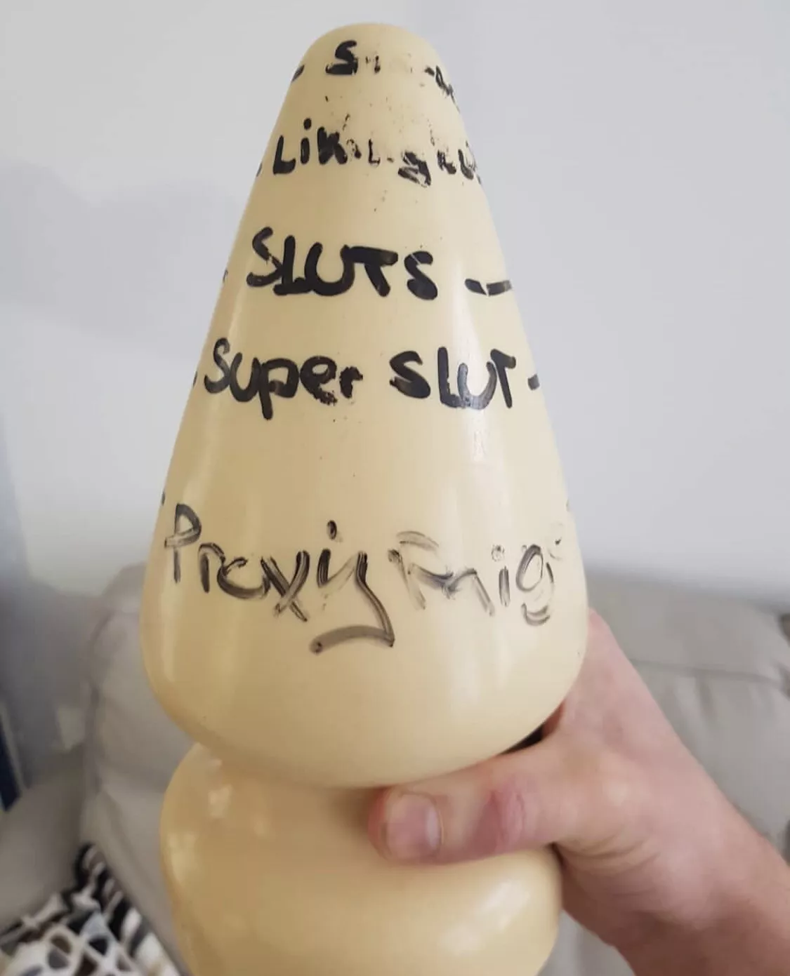 Posted on Instagram by a male performer friend of hers. Definitely accurate.