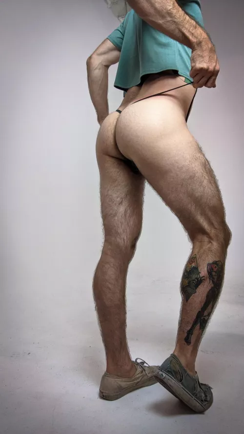 Posting ass to disrupt the stream of cock in your feed ;)