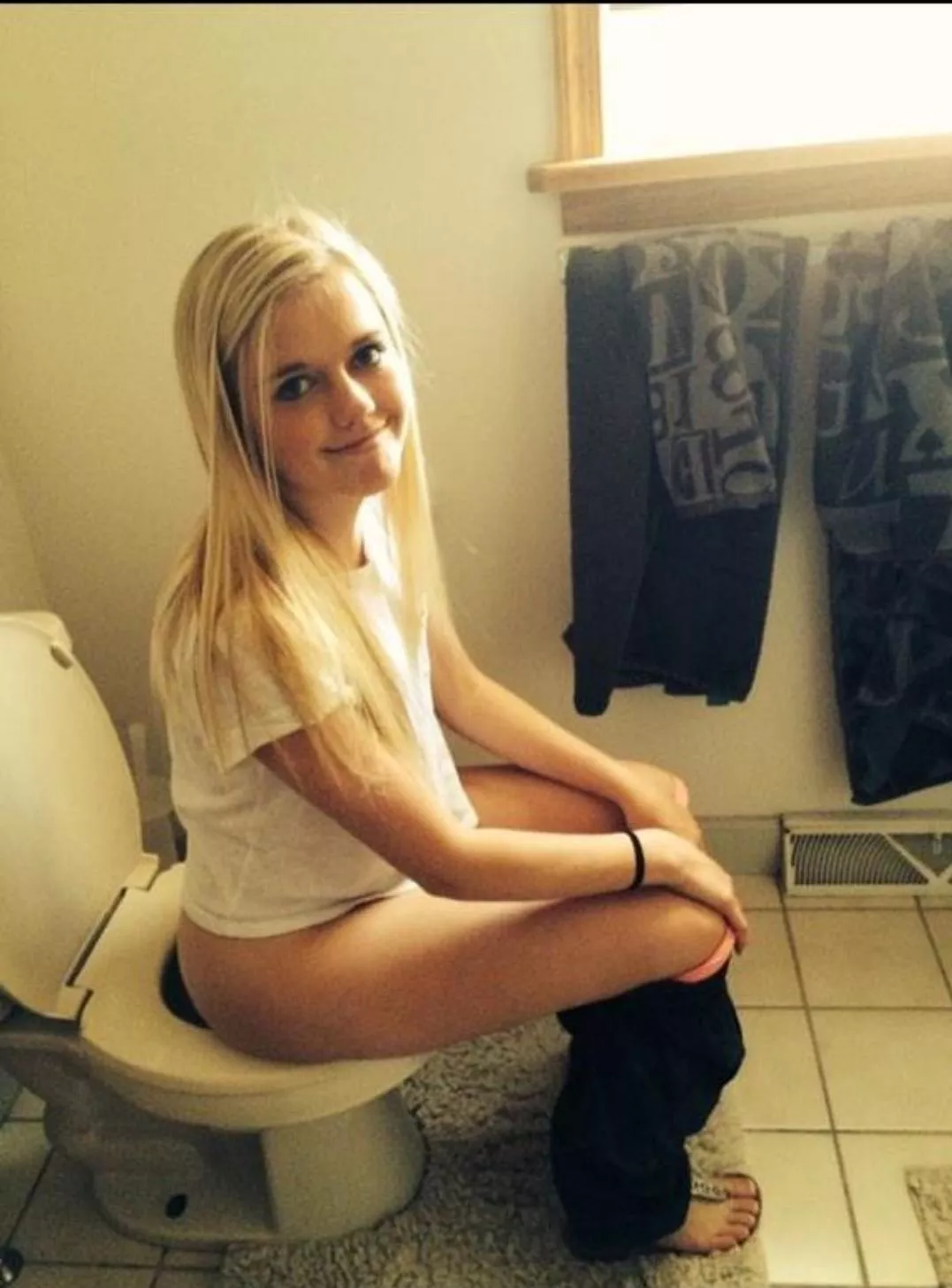 Potty blonde with pink panties. Potty blonde with pink panties.