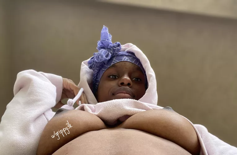 POV - I watch you eat me out and suck on my clit 😊🤪