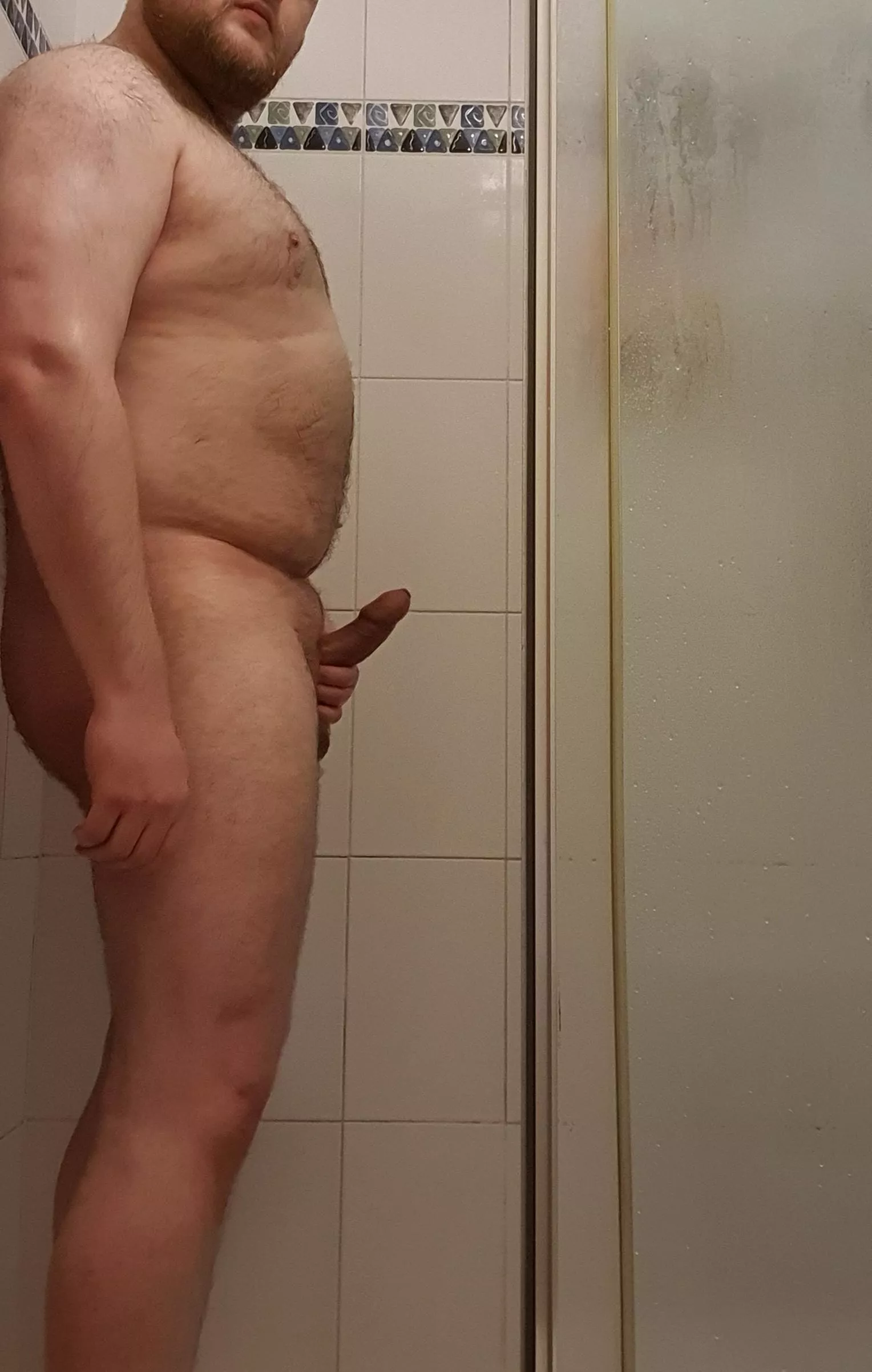 Power gut. Strong shoulders. 7 inches of uncut, raw Scottish meat. Thoughts? 😈