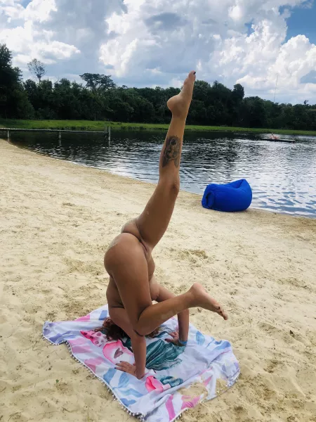Practicing yoga poses 🧘♀️ at the beach 🏝