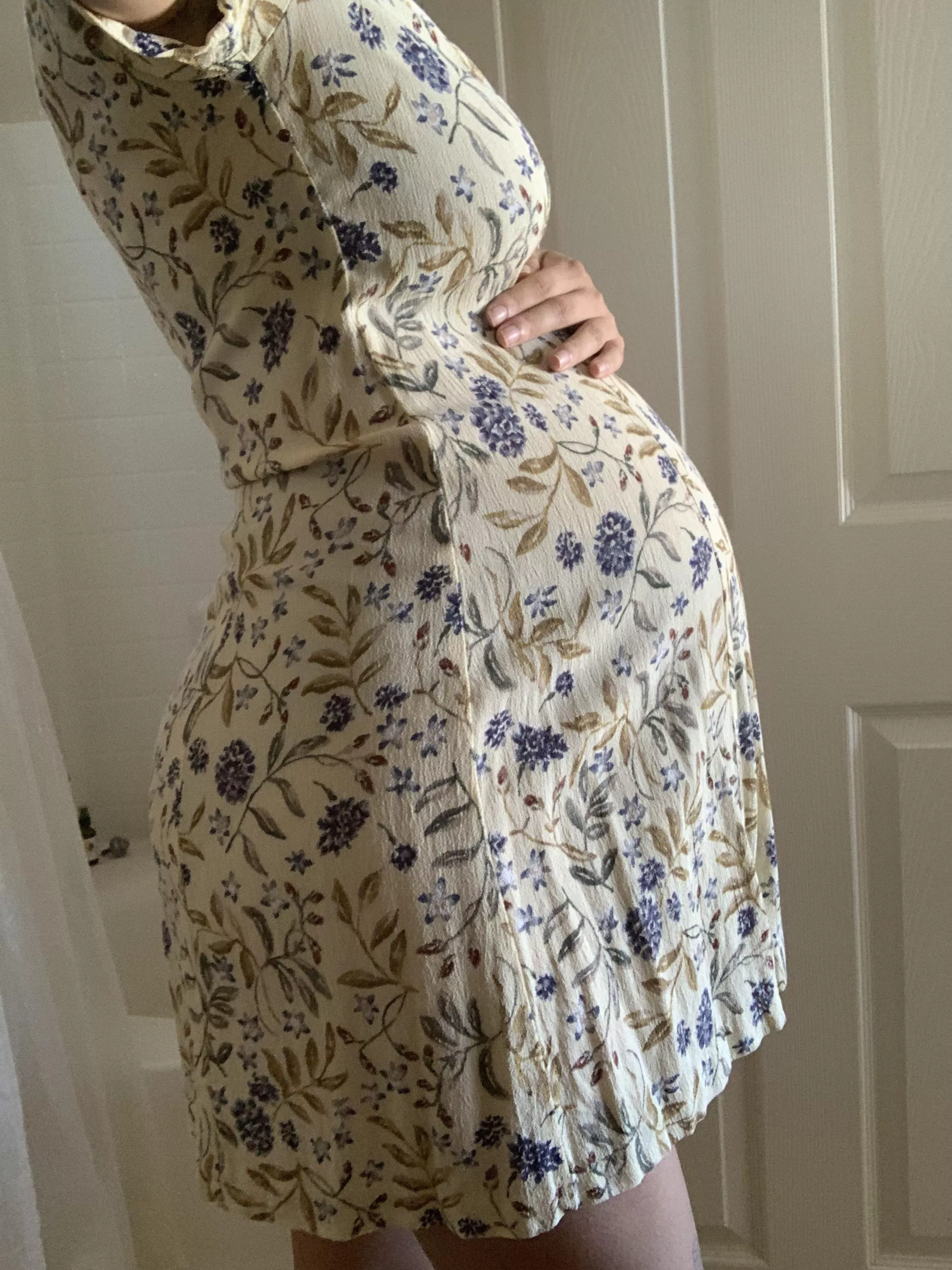 Prairie mama to be πͺ΄ with entire pregnancy journey documented on Patreon (link in comments) Prairie mama to be πͺ΄ with entire pregnancy journey documented on Patreon (link in comments)