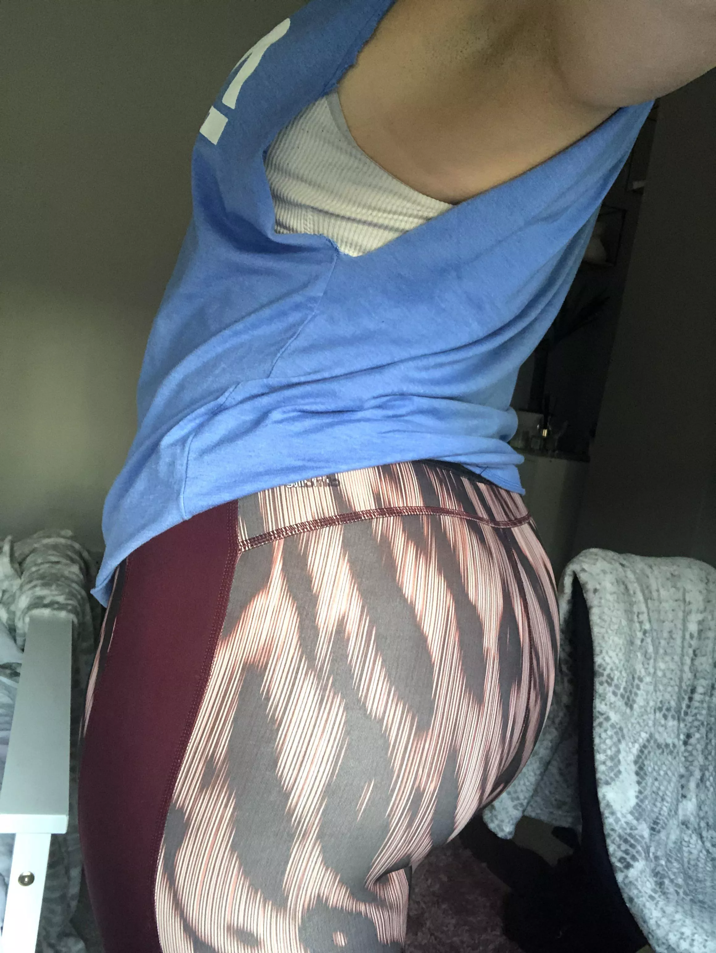 Pre gym booty and pits ! New here be kind