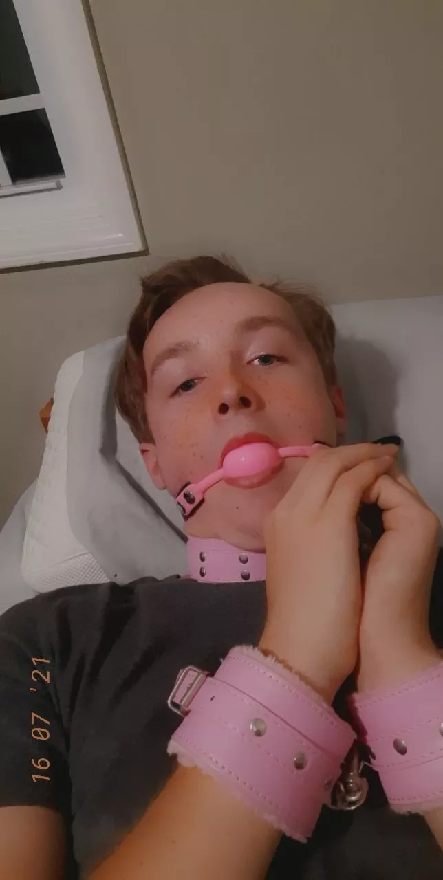 Pre transision Trans girl in distress