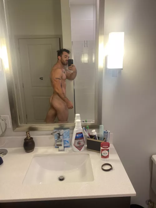 pre workout selfie, stay tuned for after?
