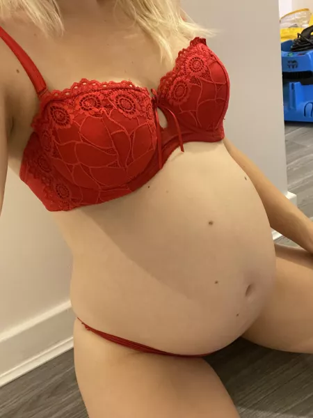 Preggo baby waiting for you, message me and letβs have fun together