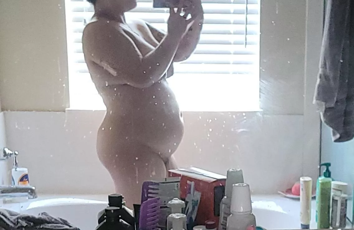 Pregnant 26F looking to play with couples :) [image]