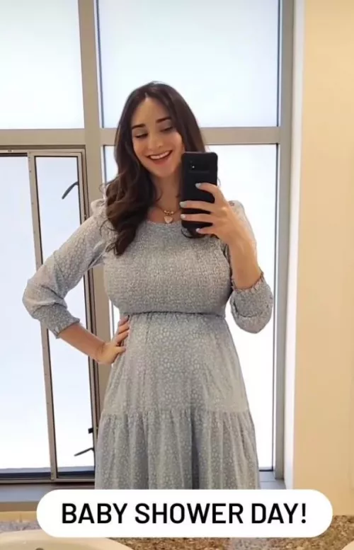 Pregnant Abby's Jewbs