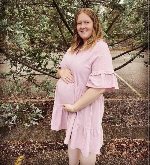 Pregnant Aussie babe