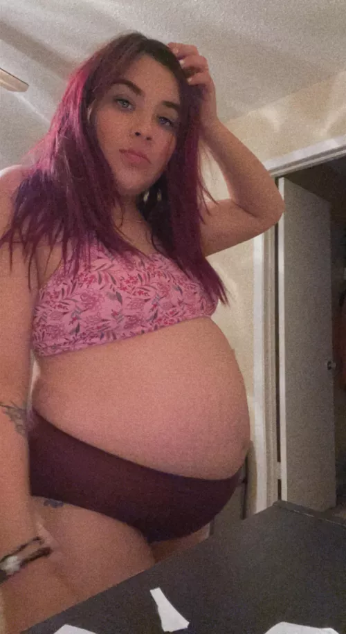 Pregnant Feedy being kept nice and round 24/7 💕