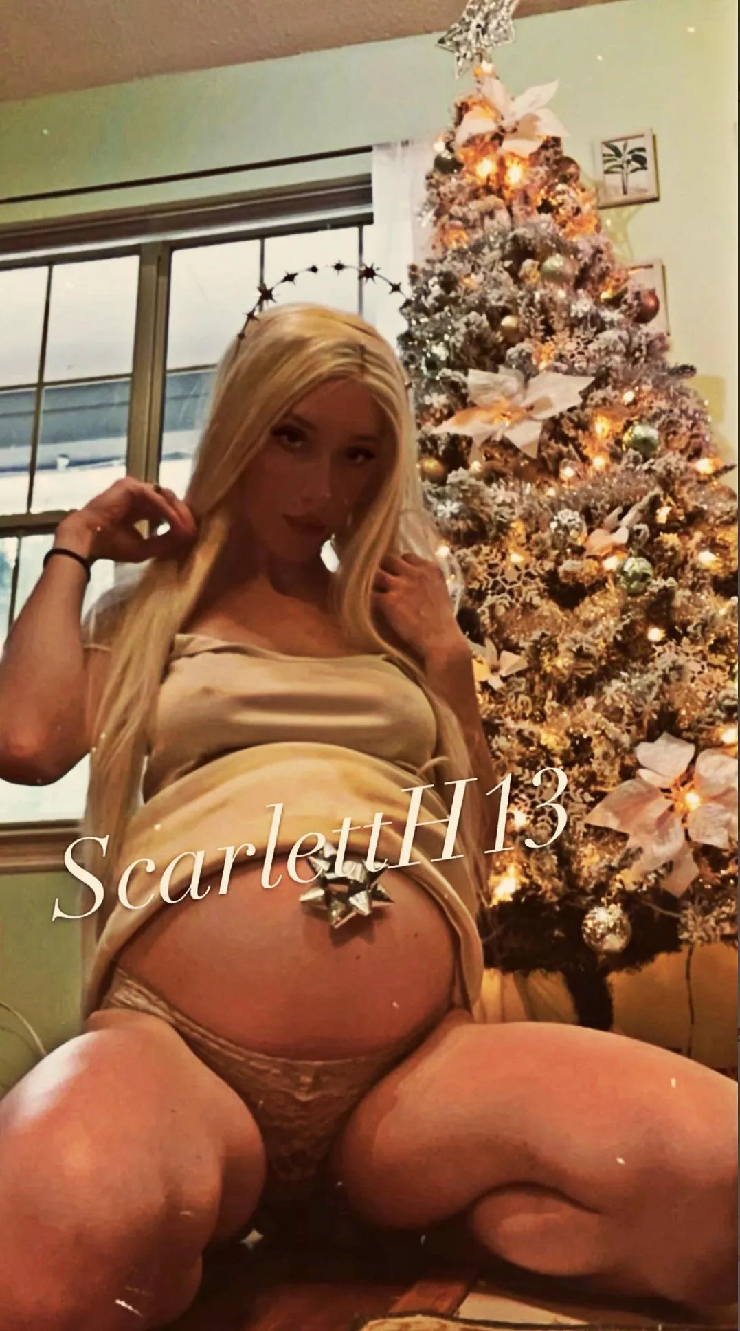 Pregnant little snow princess