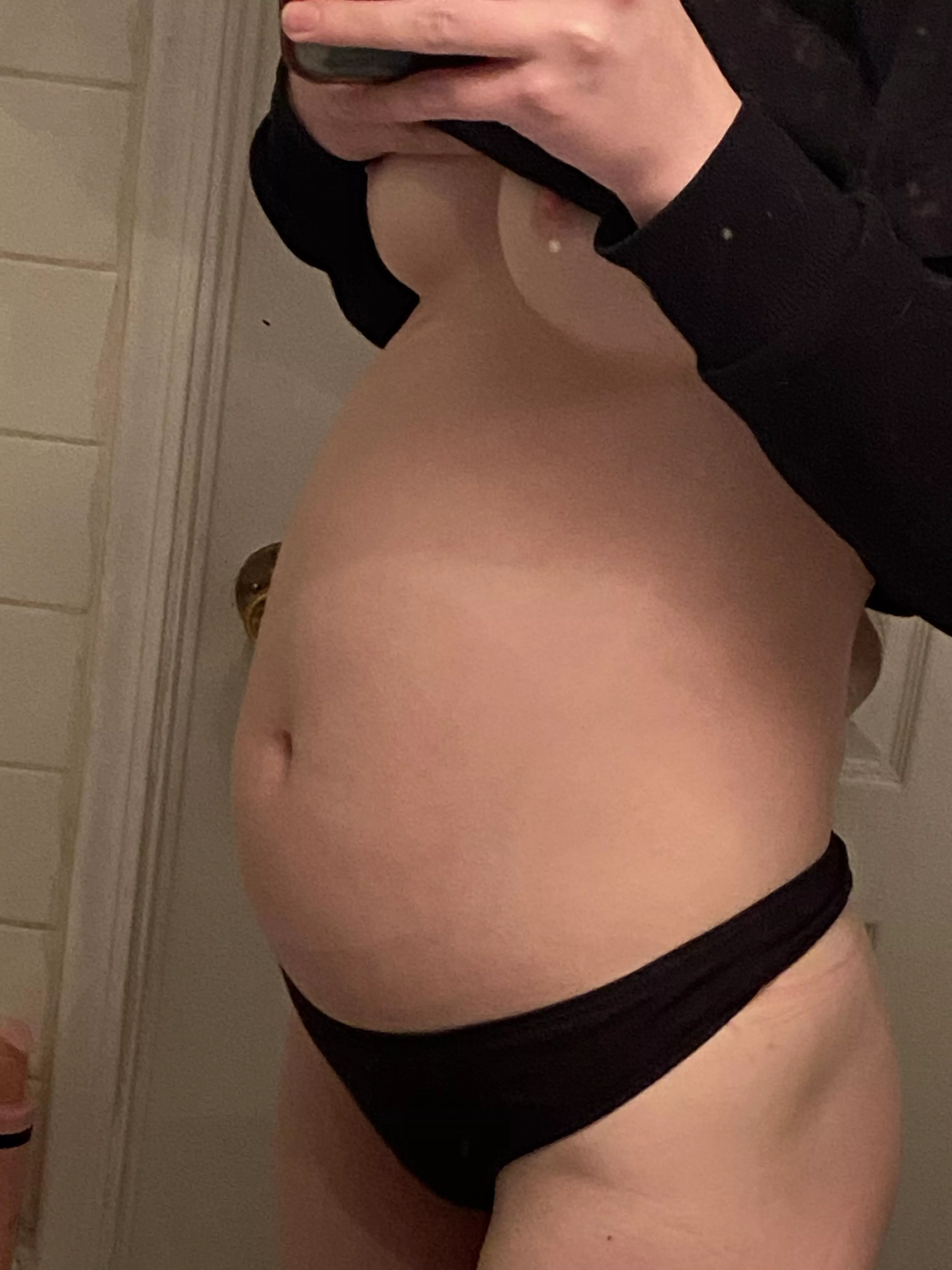 pregnant looking mfer 🙄