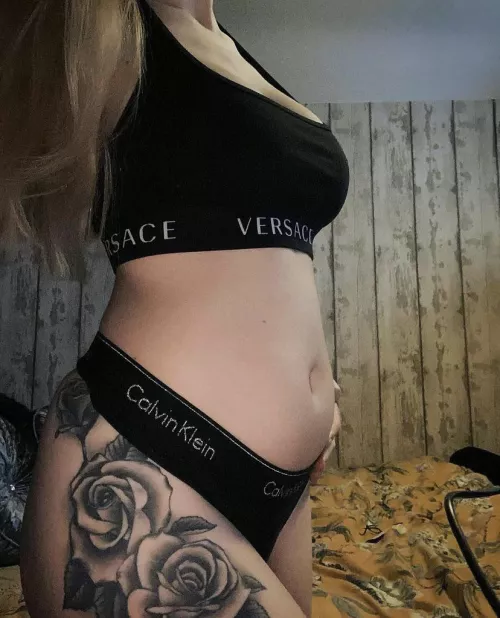 Pregnant tatted teen Pregnant tatted teen