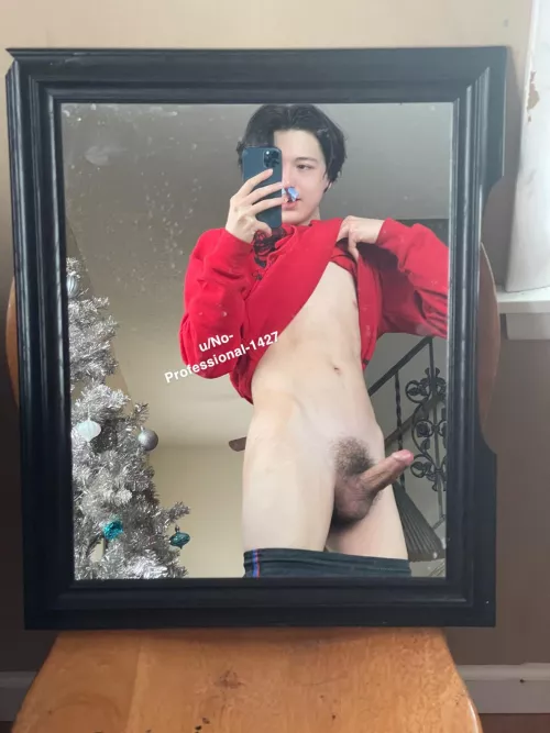 Press your tongue against my cock 🥵