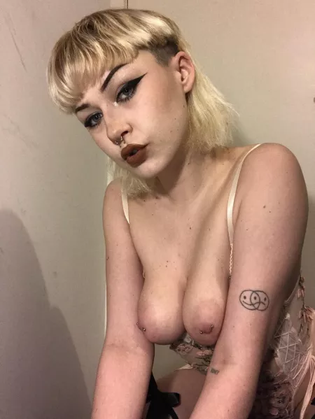 pretty bimbo all dolled up ๐โจ thoughts? pretty bimbo all dolled up ๐โจ thoughts?