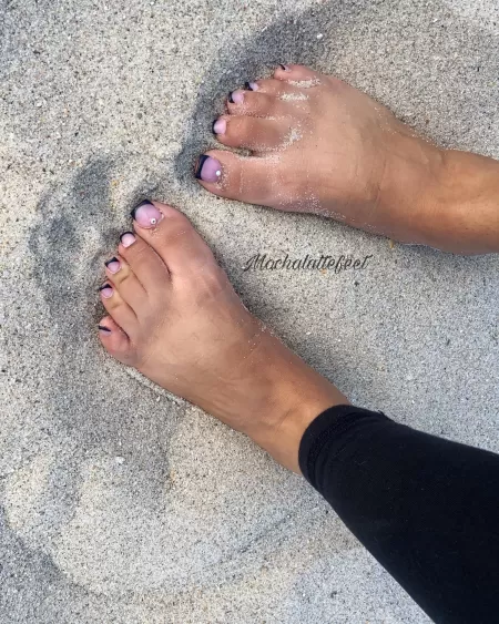 Pretty feet in the sand ๐ง Pretty feet in the sand ๐ง
