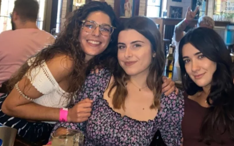 Pretty girls Pretty girls
