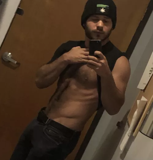 Pretty good lighting in here ๐ (thanks for all the love on my cat post yesterday btw) Pretty good lighting in here ๐ (thanks for all the love on my cat post yesterday btw)