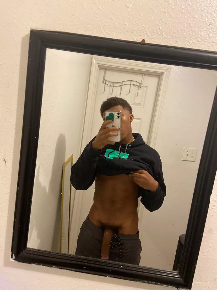 Pretty hung guy looking to cocktrib or cumtrib (maybe) to some females (I do have my personal rules) (btw I’m not fully erect in that photo)