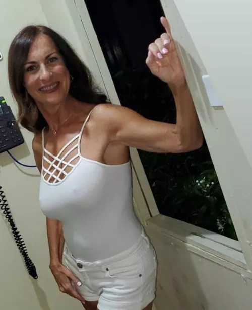 Pretty in White (50F)