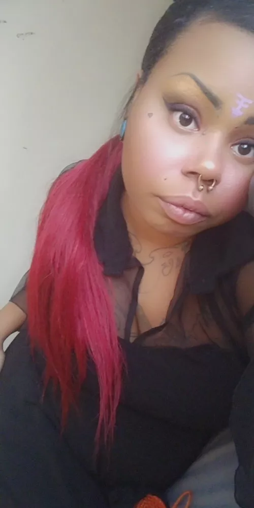 Pretty little lips to slide past. Pretty little lips to slide past.