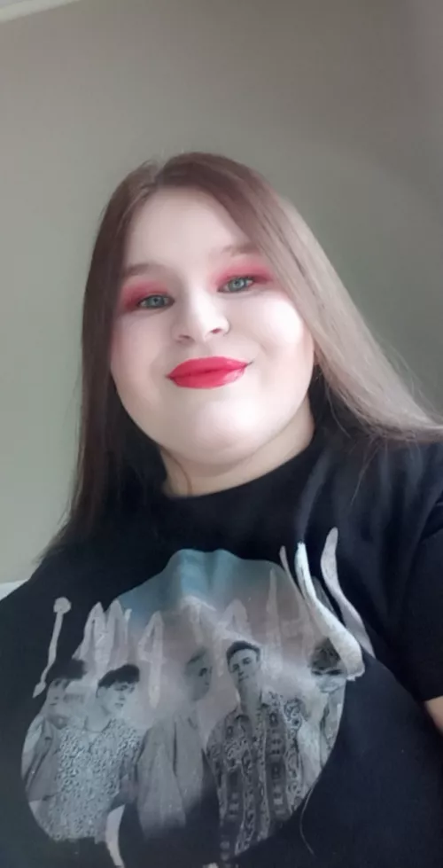 Pretty makeup always makes me feel little!