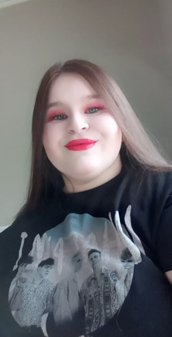 Pretty makeup always makes me feel little!