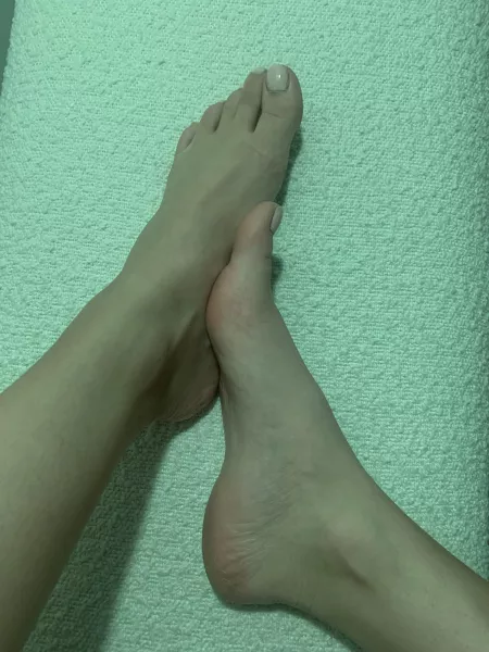 Pretty petite feet ❤️🔥