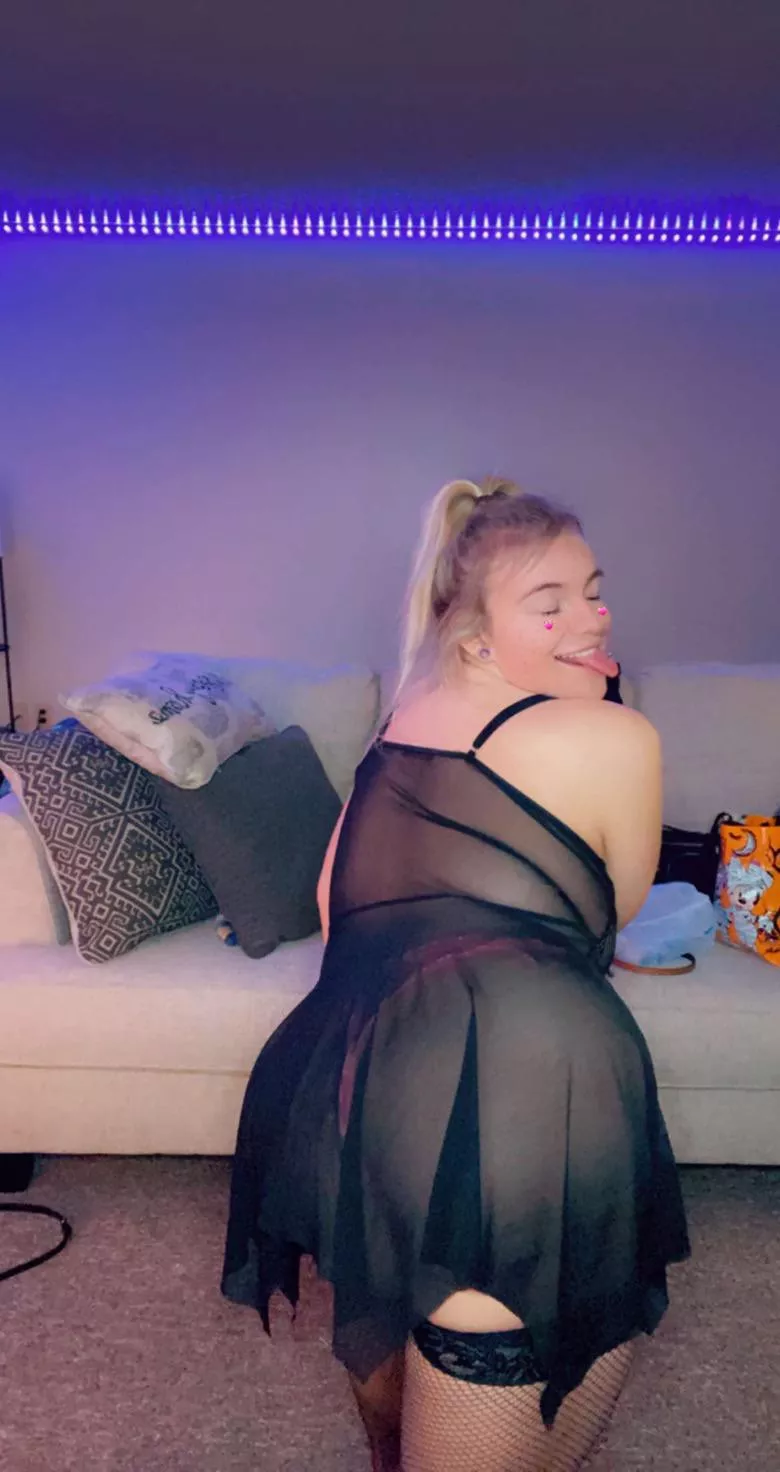 Pretty pink thong😈