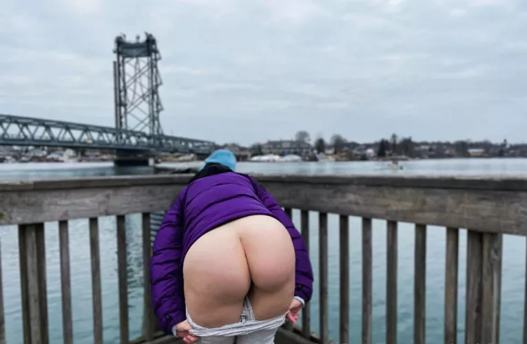 pretty sure some boaters got a good look at my ass and pussy ☺️