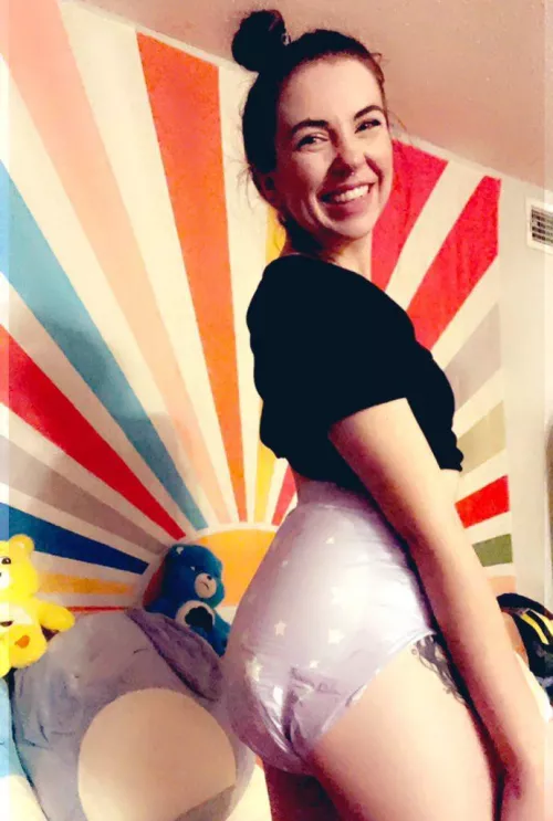 Princess crinkle butt 💕 Mommy put me in a fresh diapee before bed