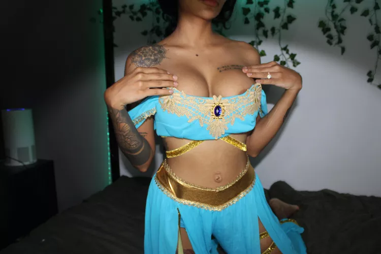 Princess Jasmin needs your cock inside her π
