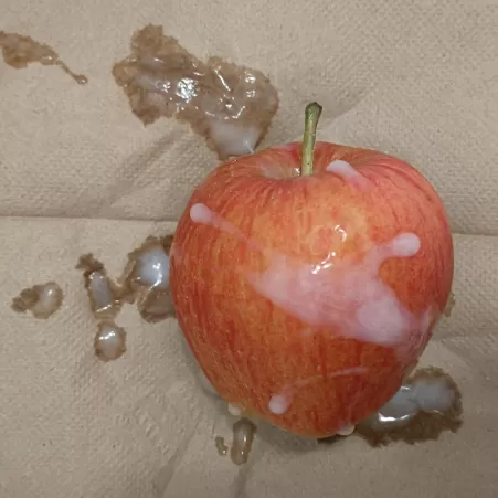 Proof: Cum on food (apple) Proof: Cum on food (apple)