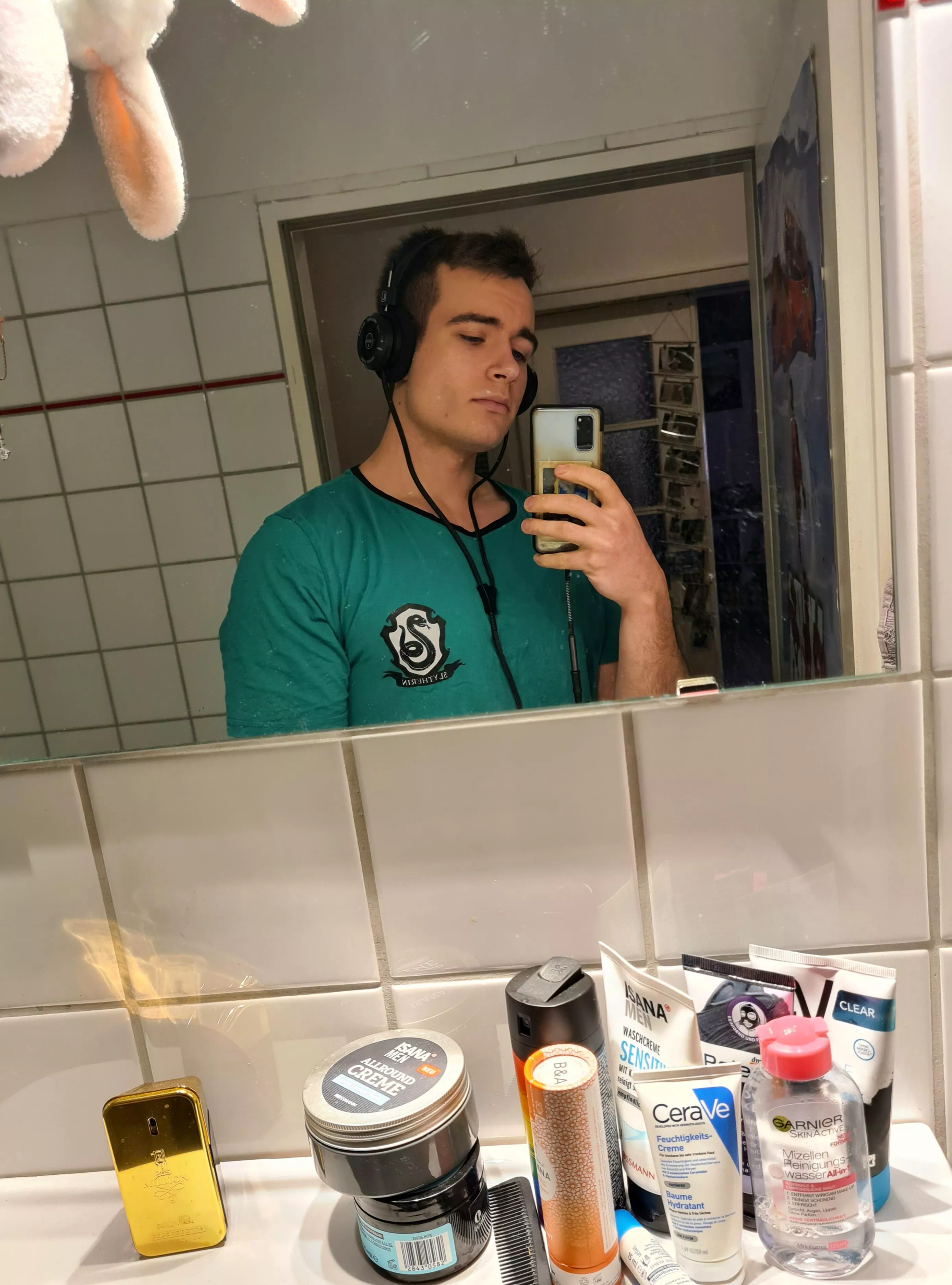 Proud Slytherin (for the colors ;))