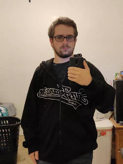 PSA: Online dating is dumb. Here have a hoodie selfie :)