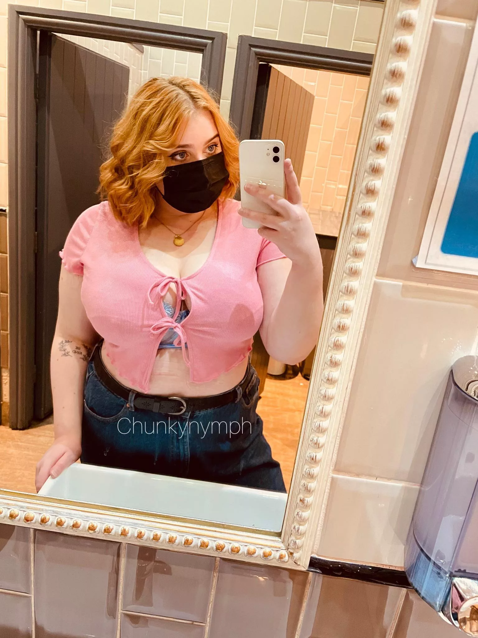 Pub selfie from an English lass