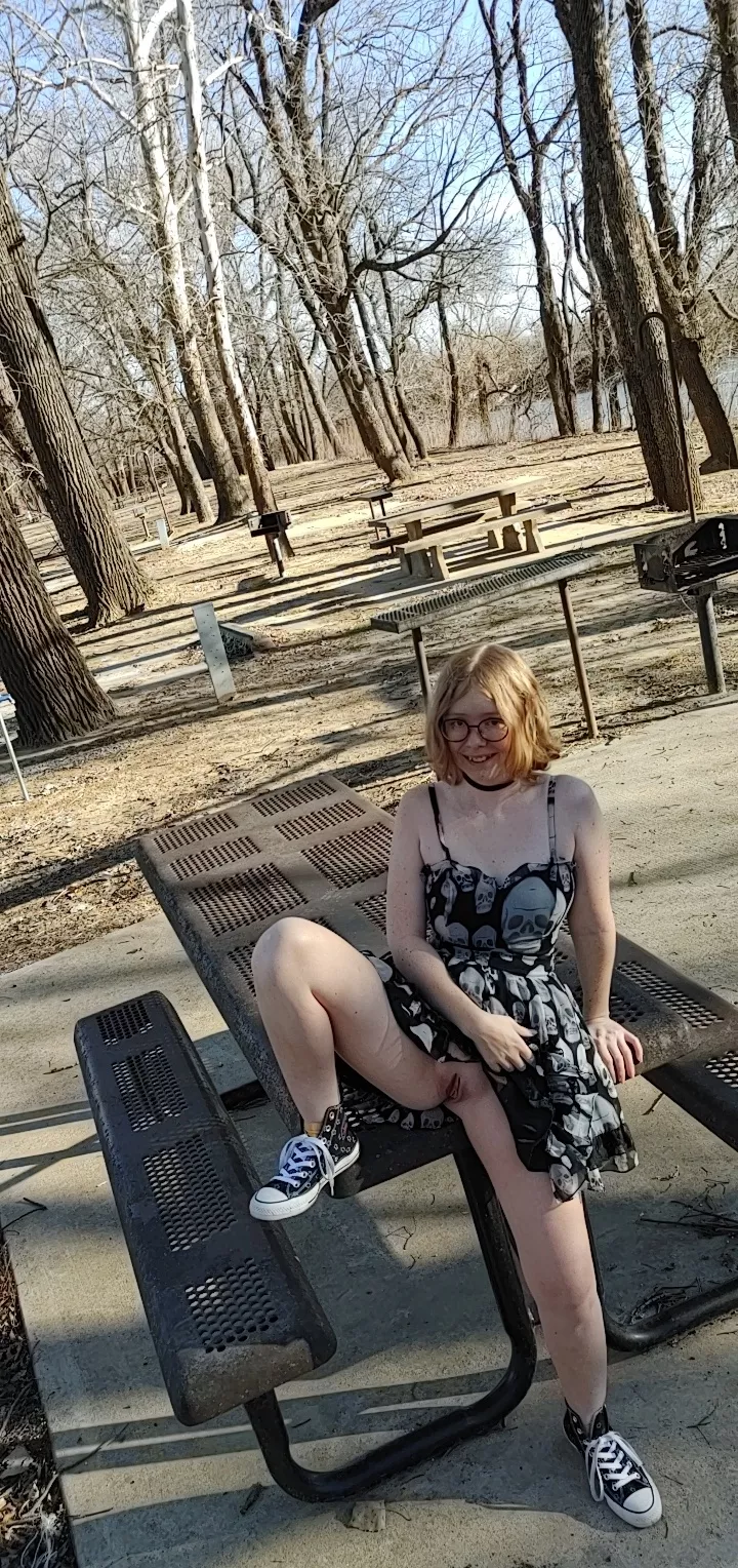 Public enough (f) oc