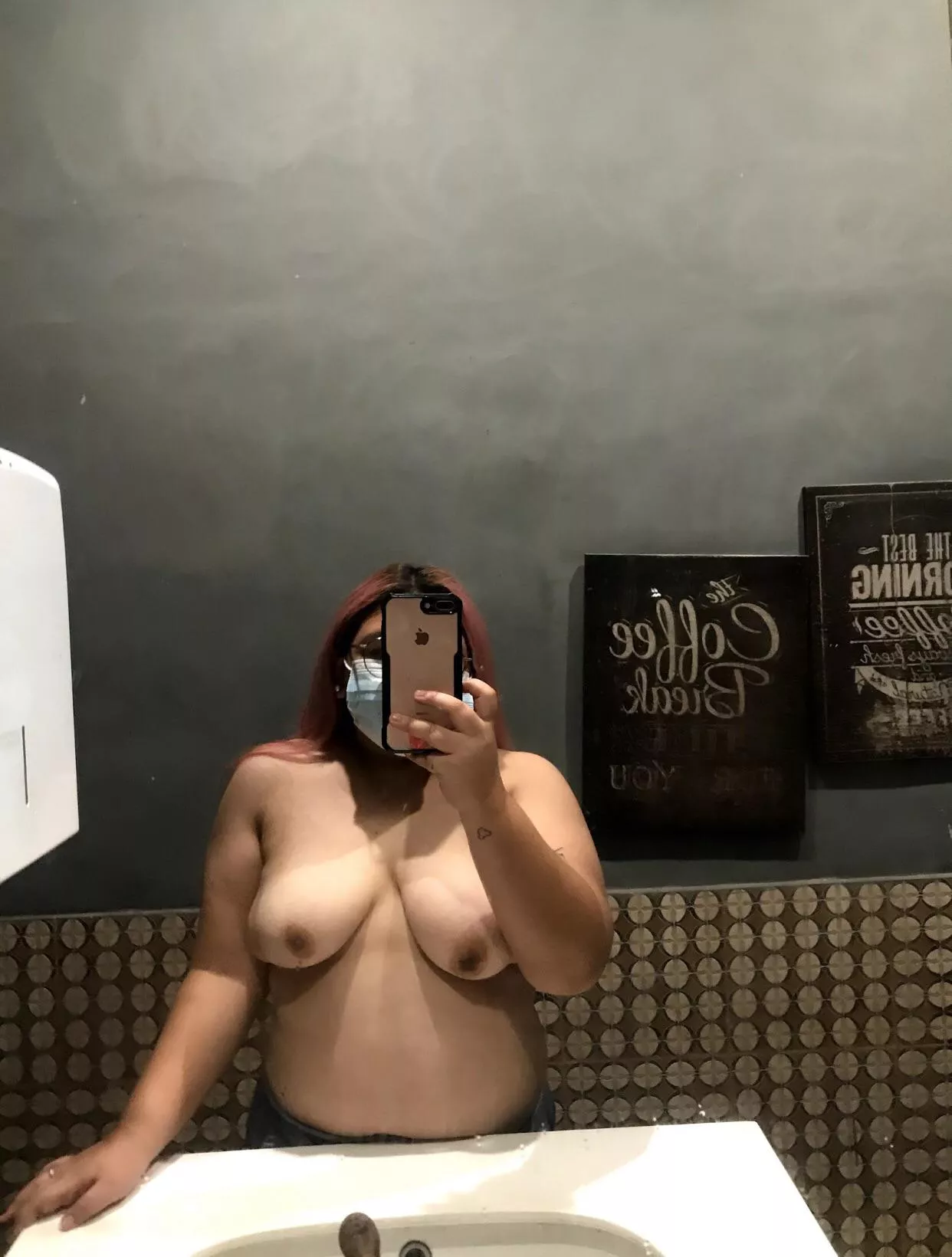 Public (f) Public (f)