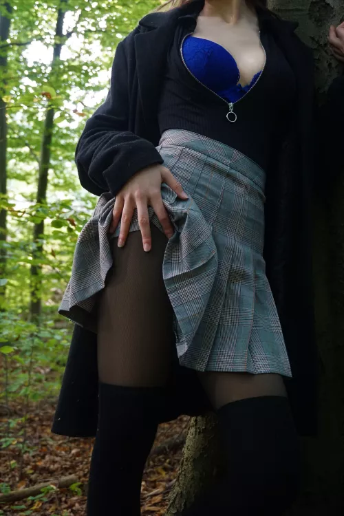 π³πPulling up my skirt like this just makes my legs and thighs stand out so much π₯°π₯°