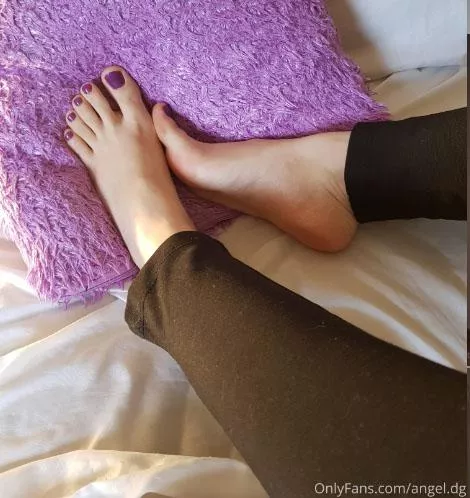 Purple toes π Purple toes π
