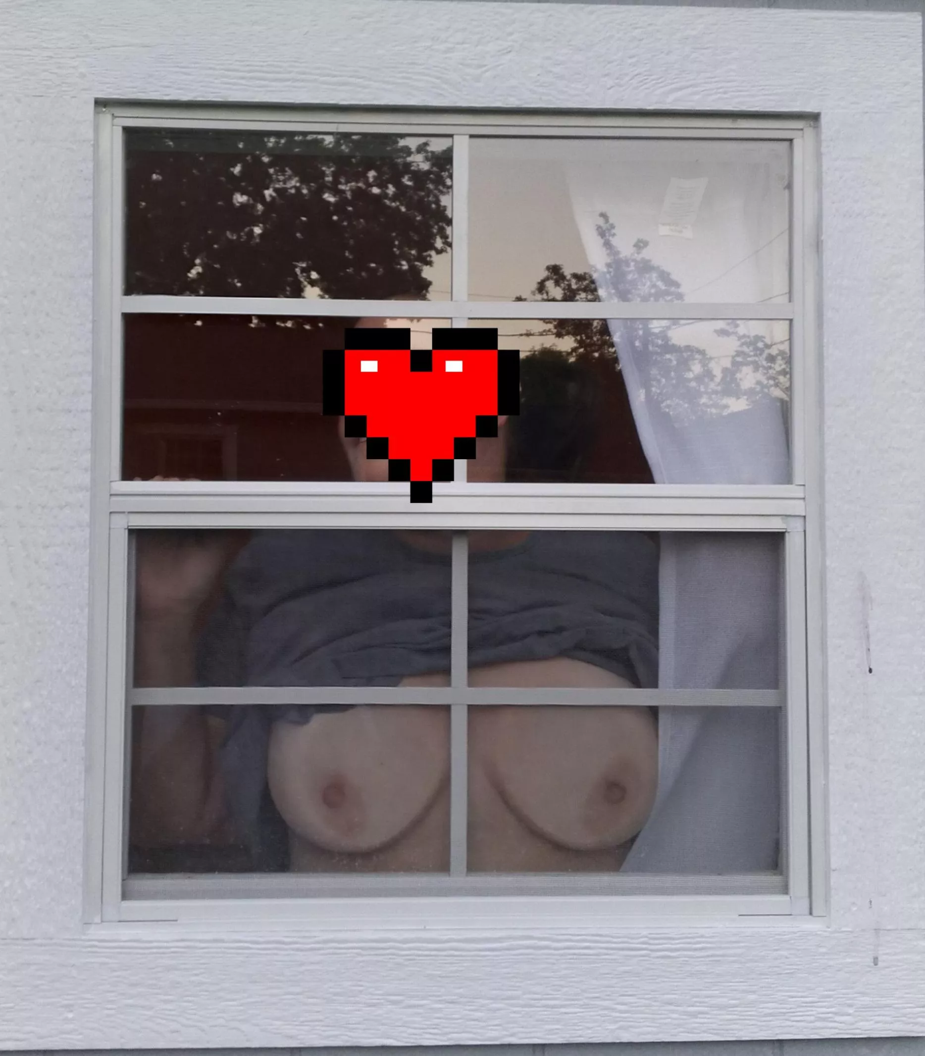 Put em on the glass!! Put em on the glass!!