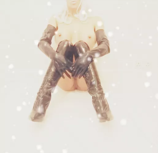 PVC Boots, Latex Gloves n Snow ❄️ (If you like it, be sure to check out the whole Set) 💋